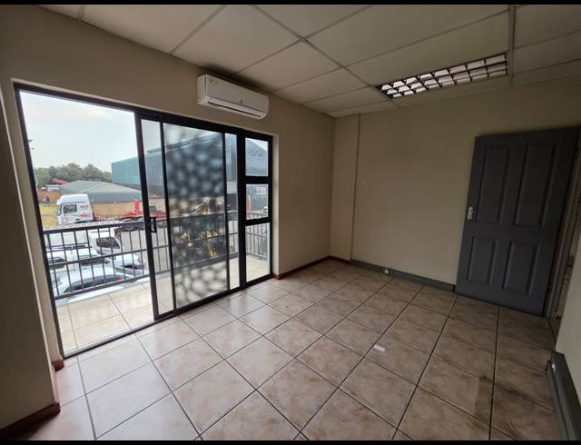 720M² WAREHOUSE TO LET IN RAND LEASE